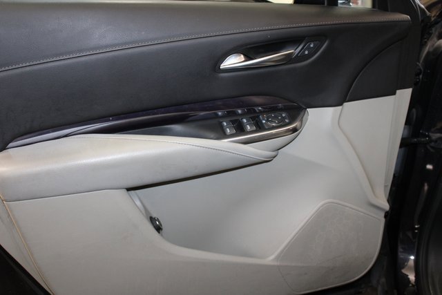 Certified 2022 Cadillac XT4 Luxury w/ Cold Weather Package image 20