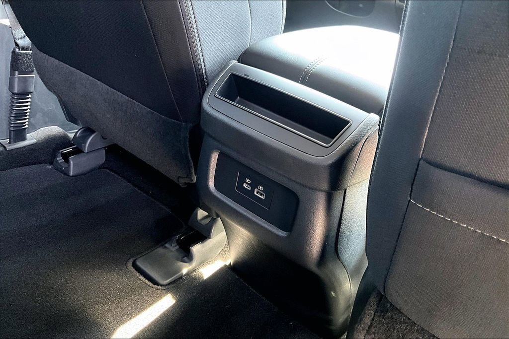 Used 2025 Nissan Pathfinder S image 33