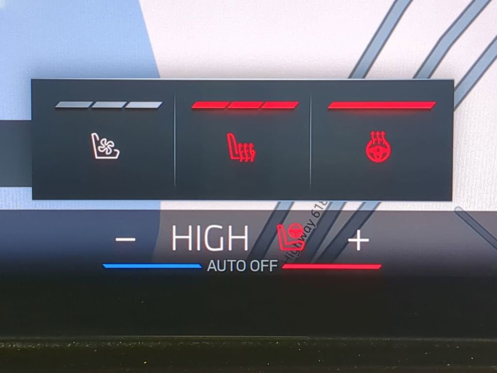 Used 2024 BMW X7 xDrive40i w/ Premium Package image 30