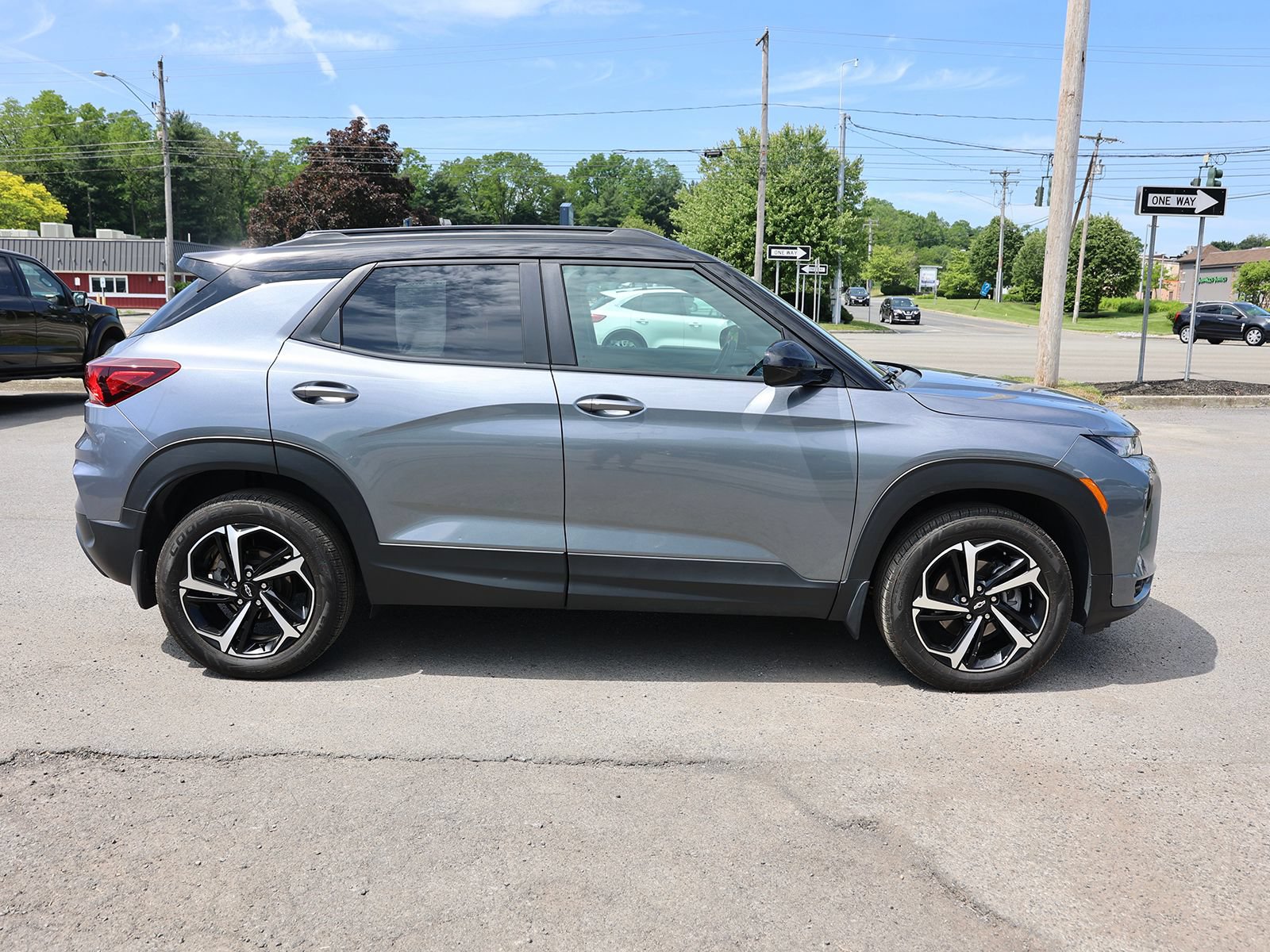 Used 2022 Chevrolet TrailBlazer RS w/ Sun and Liftgate Package AWD/4WD image 8