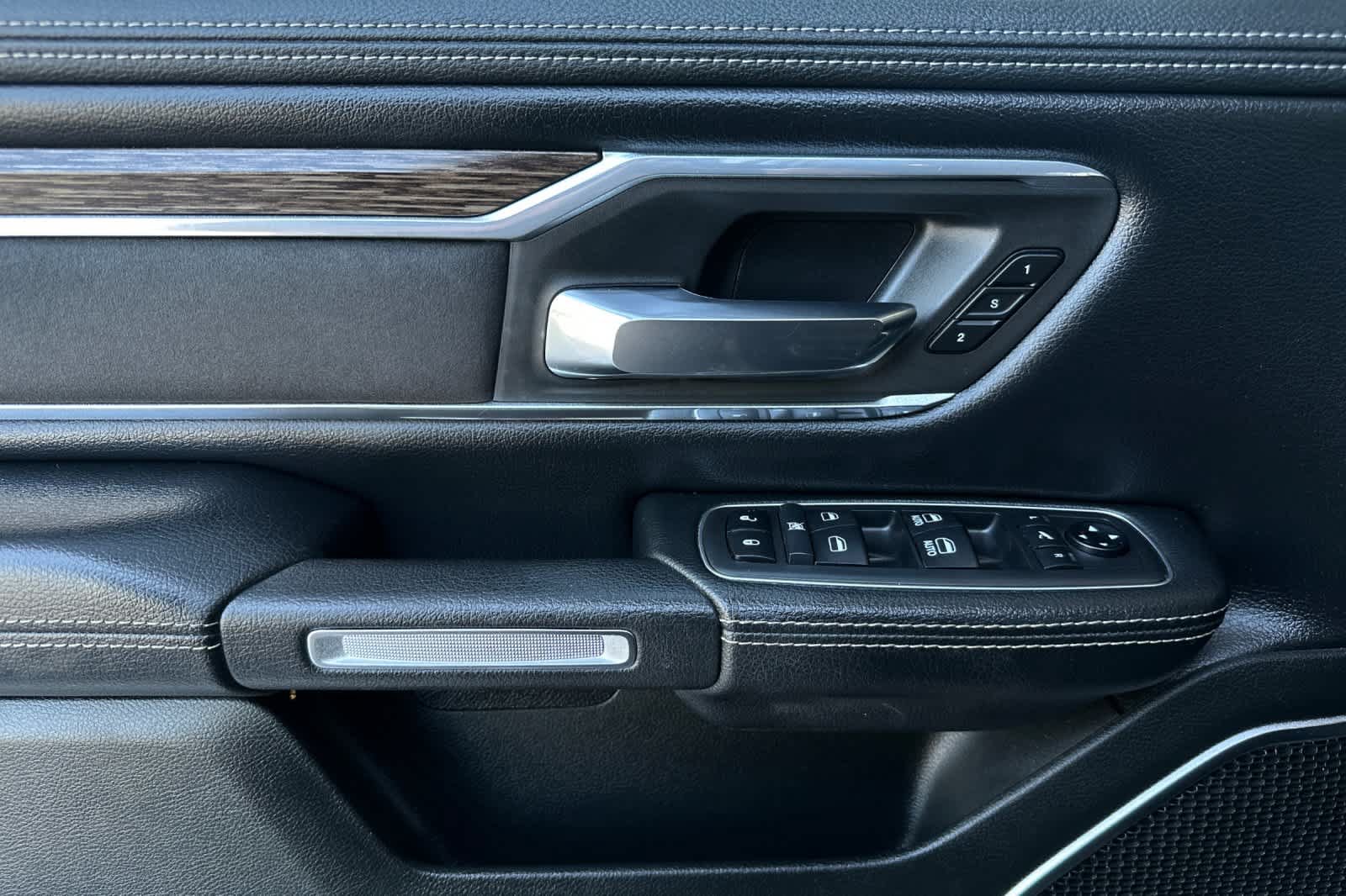 Used 2019 RAM 1500 Laramie RWD image 12