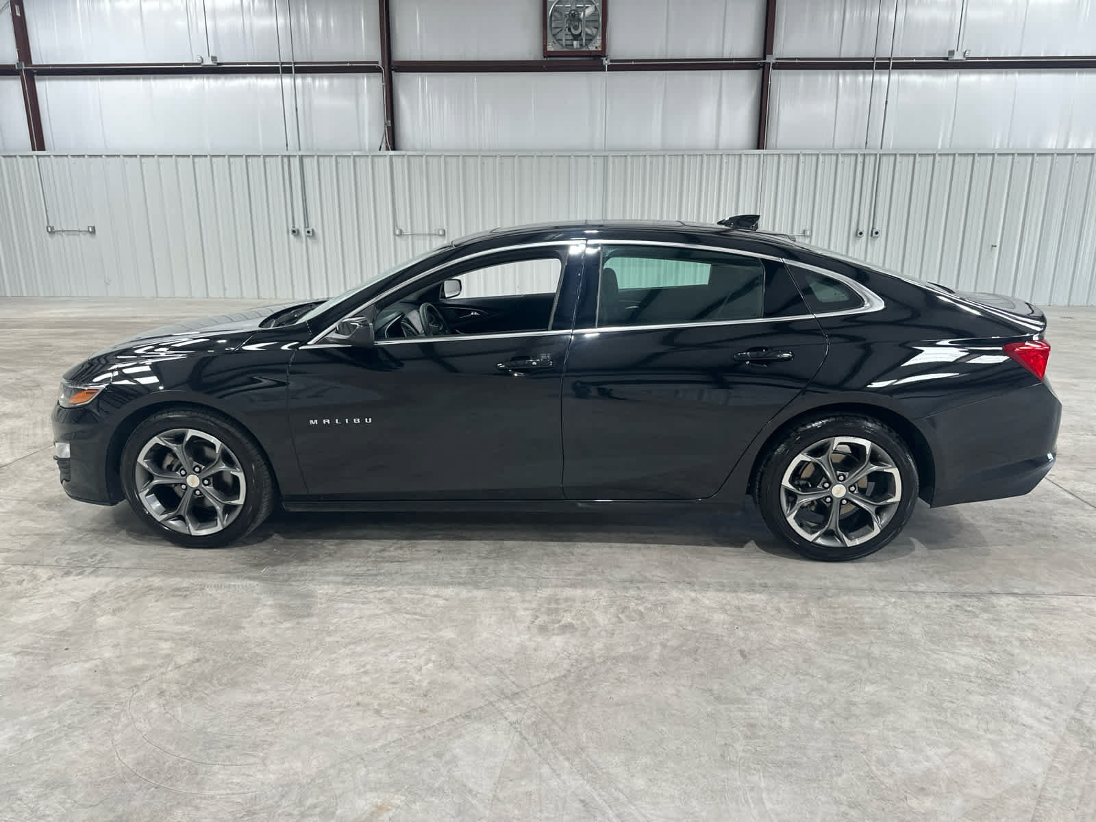 Used 2023 Chevrolet Malibu LT FWD image 2