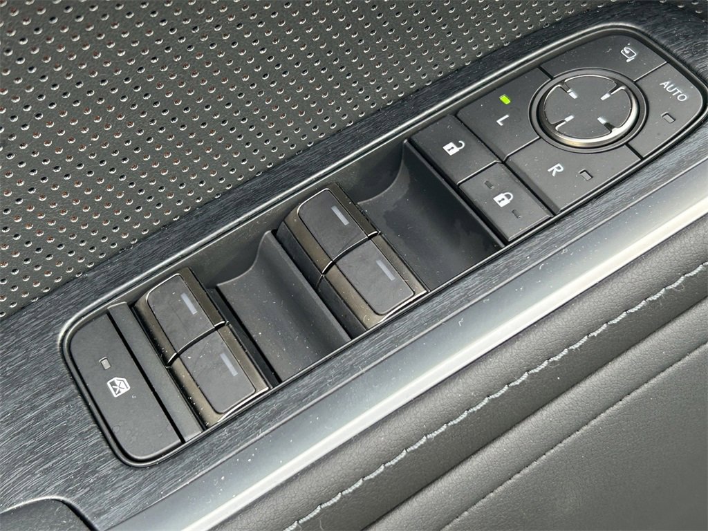 Used 2025 Lexus GX 550 image 16