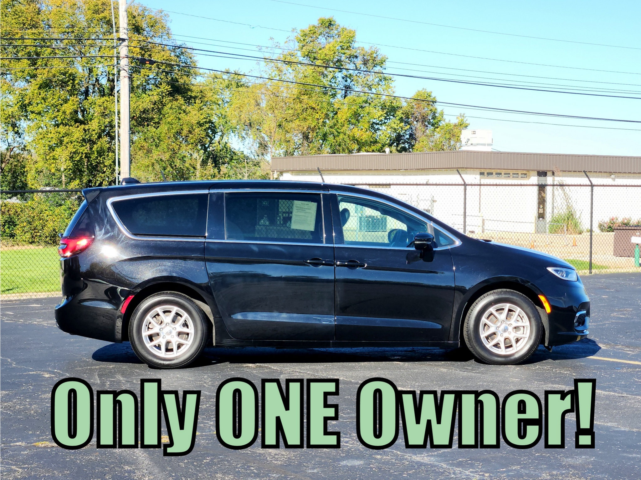 Used 2025 Chrysler Pacifica Select FWD image 8