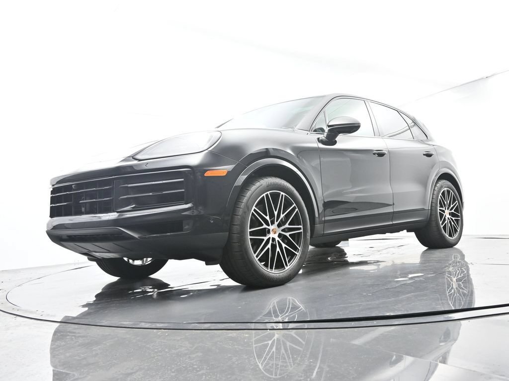 Certified 2025 Porsche Cayenne AWD/4WD image 45