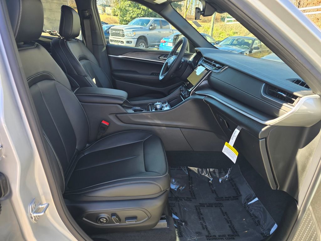 New 2025 Jeep Grand Cherokee Limited w/ Black Appearance Package image 27