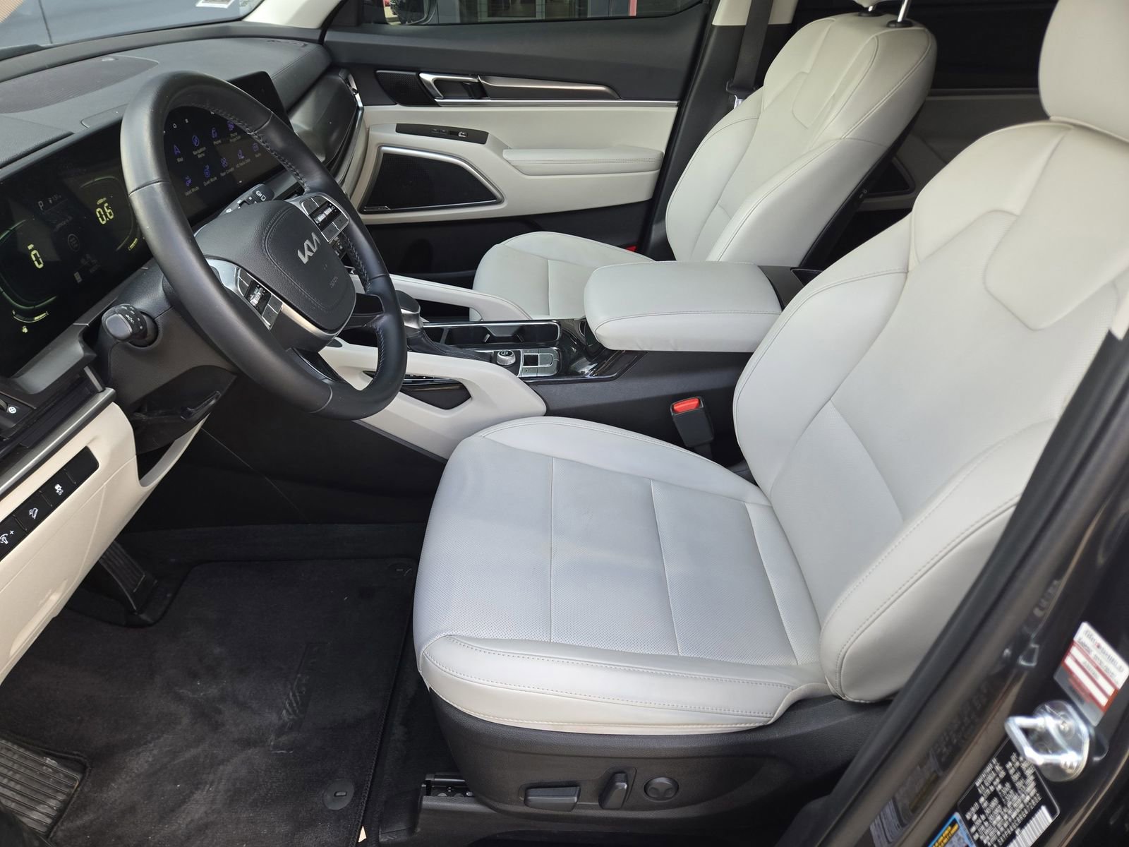 Used 2024 Kia Telluride S image 13