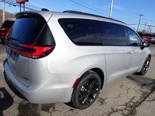New 2026 Chrysler Pacifica Select w/ S Appearance Package AWD/4WD image 7