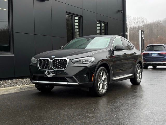 Used 2024 BMW X4 xDrive30i w/ Premium Package AWD/4WD image 2