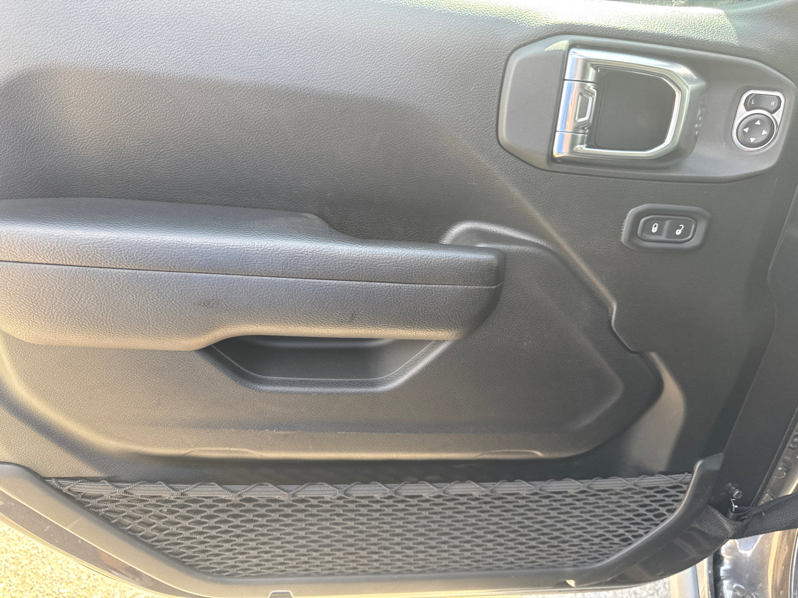 Used 2025 Jeep Wrangler Unlimited Rubicon 4xe w/ Convenience Group image 10