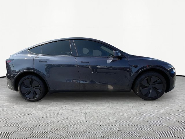 Used 2026 Tesla Model Y 2WD image 8