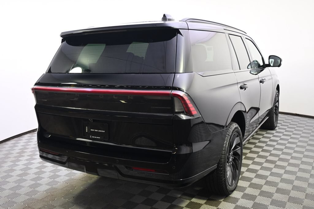 New 2027 Lincoln Navigator Reserve w/ Jet Appearance Package AWD/4WD image 6