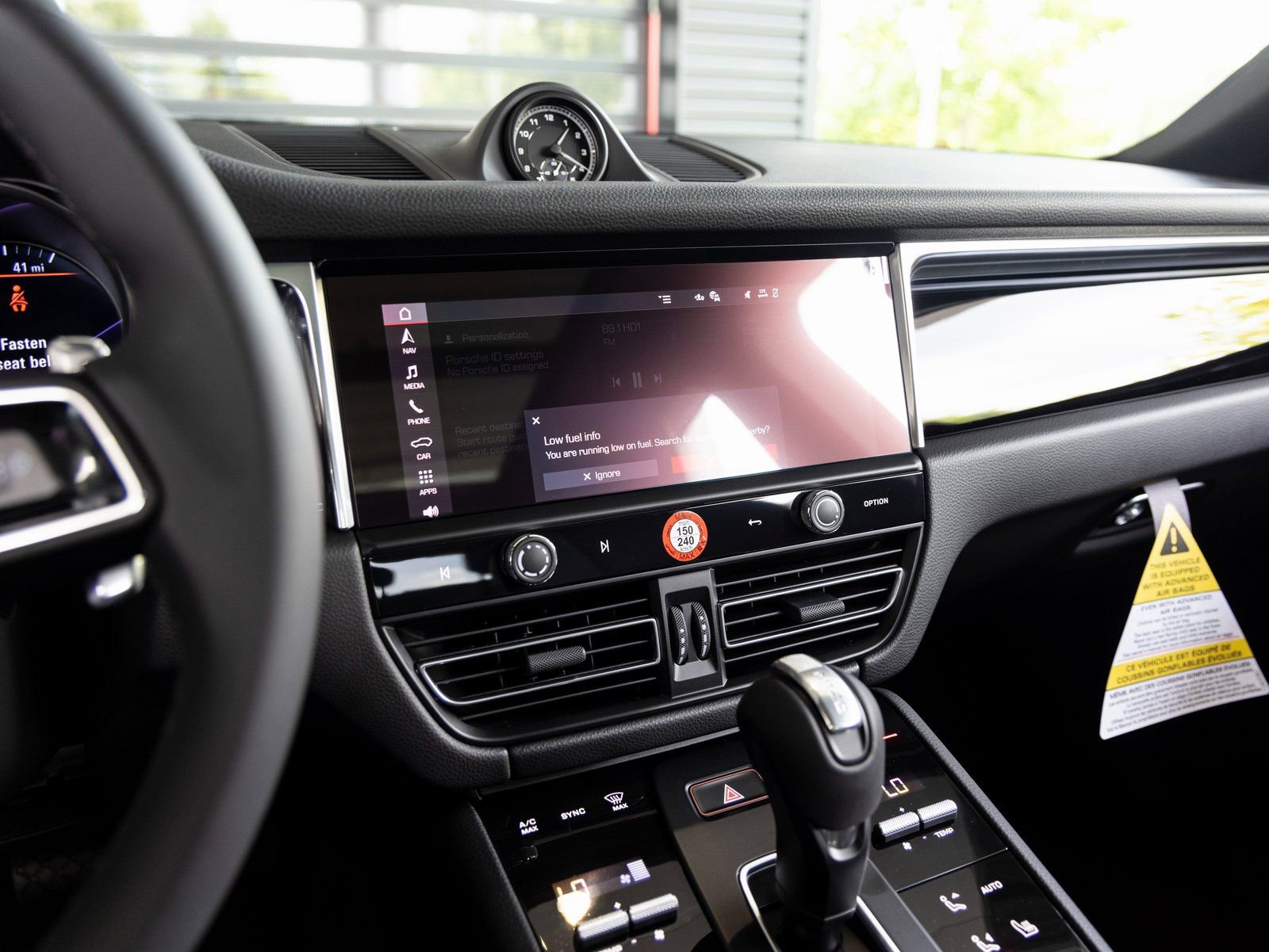 Certified 2025 Porsche Macan image 17