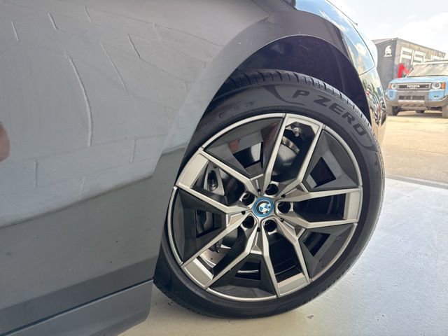 Used 2025 BMW i5 xDrive40 w/ Premium Package image 58