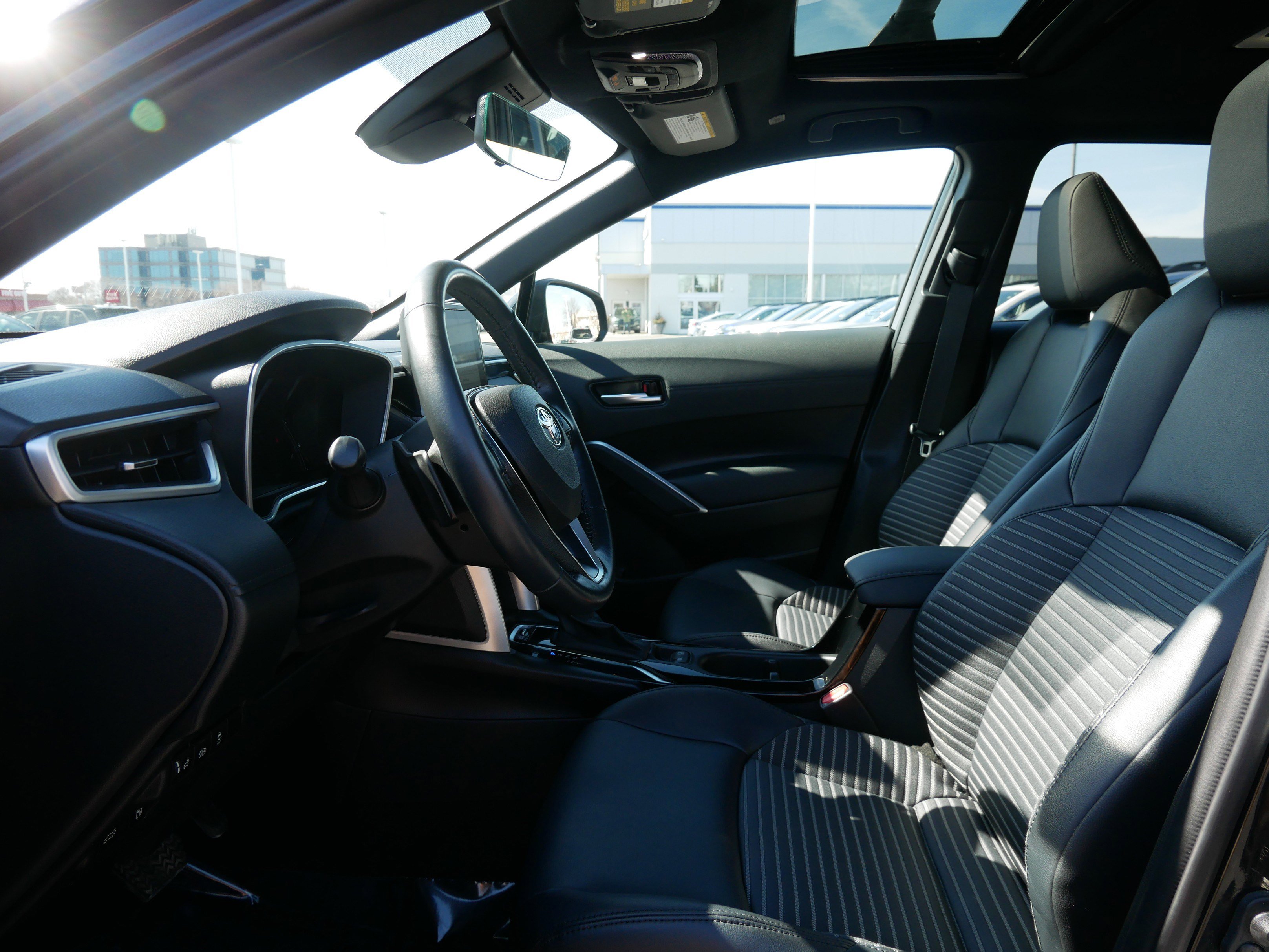 Used 2023 Toyota Corolla Cross XSE w/ Convenience Package image 31