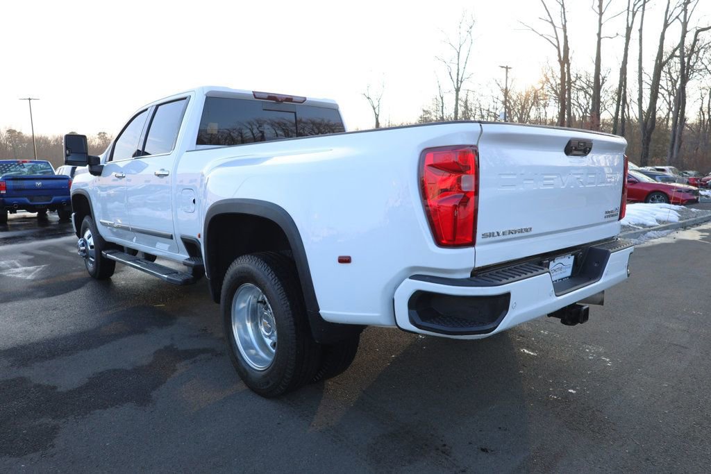 Used 2024 Chevrolet Silverado 3500 High Country w/ High Country Premium Package image 3
