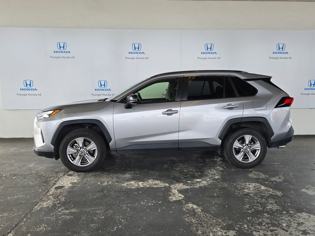 Used 2023 Toyota RAV4 LE AWD/4WD image 3