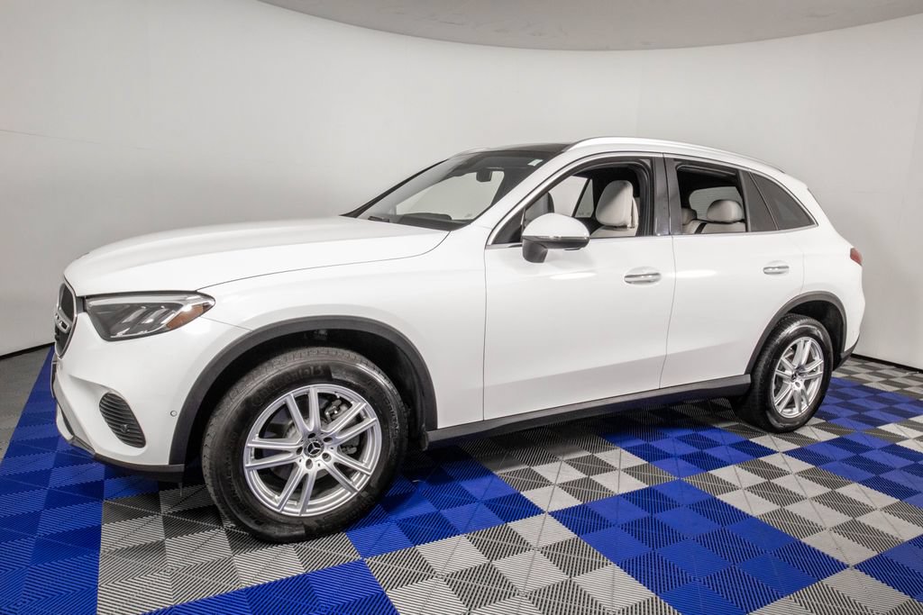 Used 2025 Mercedes-Benz GLC 300 image 2