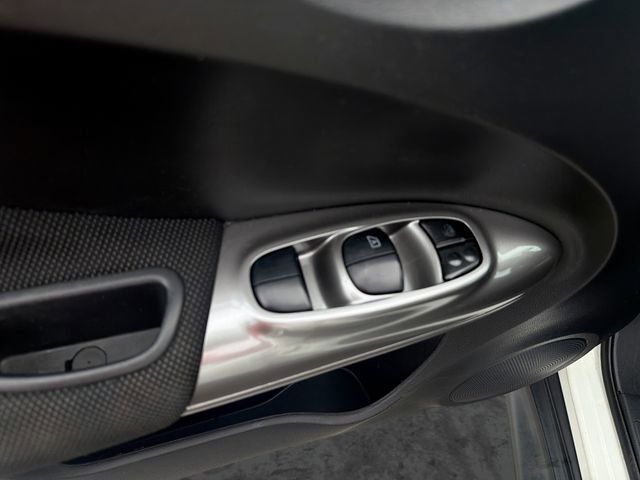 Used 2013 Nissan Juke S image 12