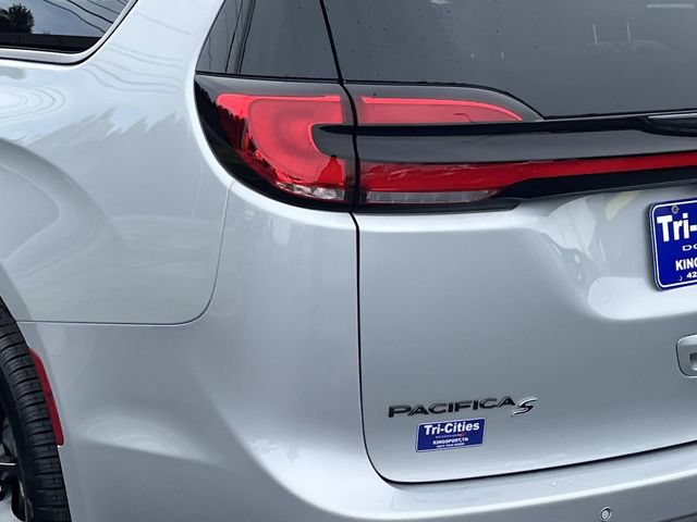 New 2026 Chrysler Pacifica Select w/ S Appearance Package AWD/4WD image 5