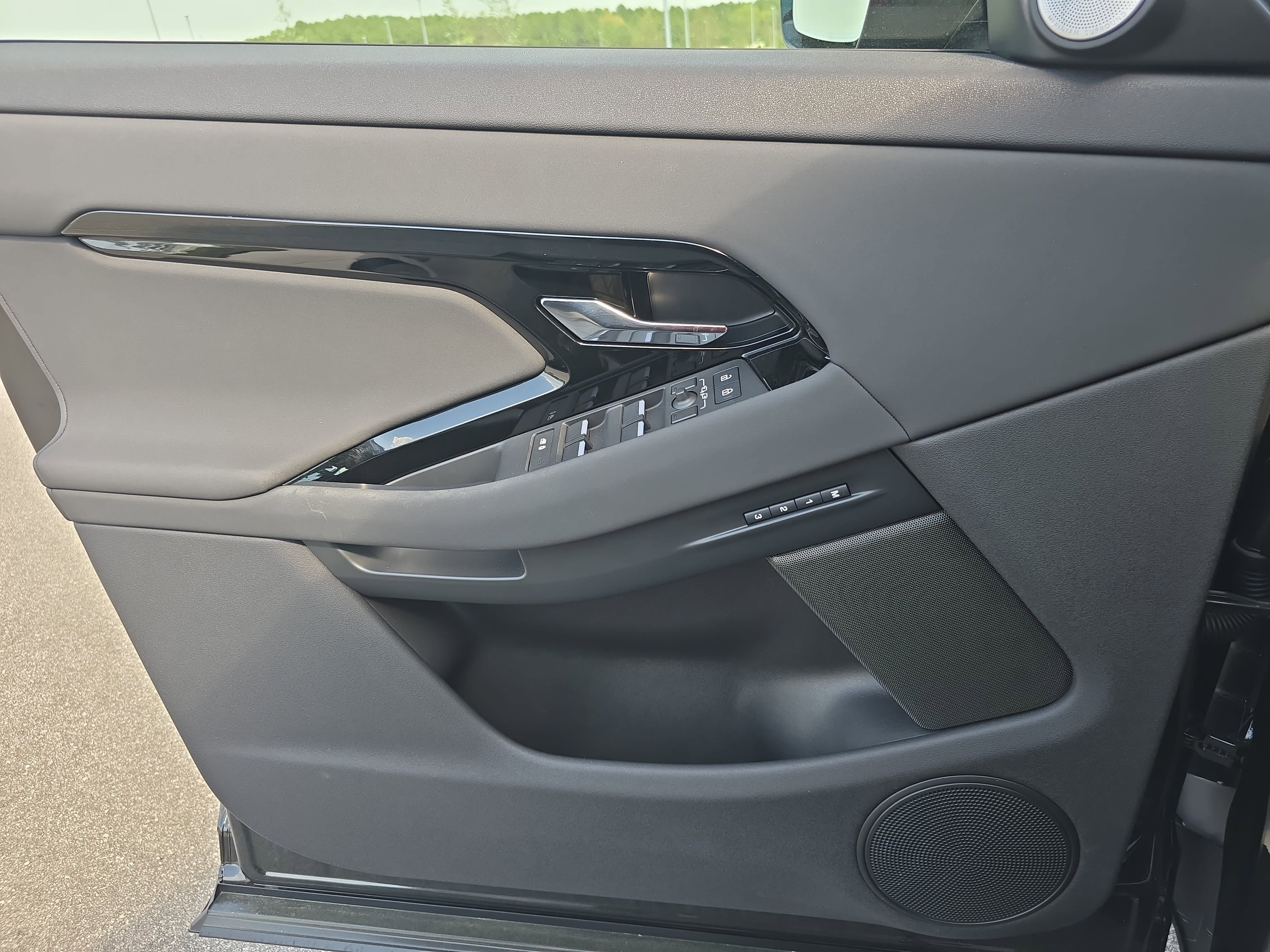 Used 2024 Land Rover Range Rover Evoque Dynamic SE image 26