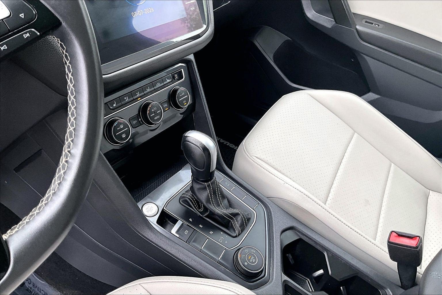 Used 2021 Volkswagen Tiguan SE w/ Panoramic Sunroof Package AWD/4WD image 16