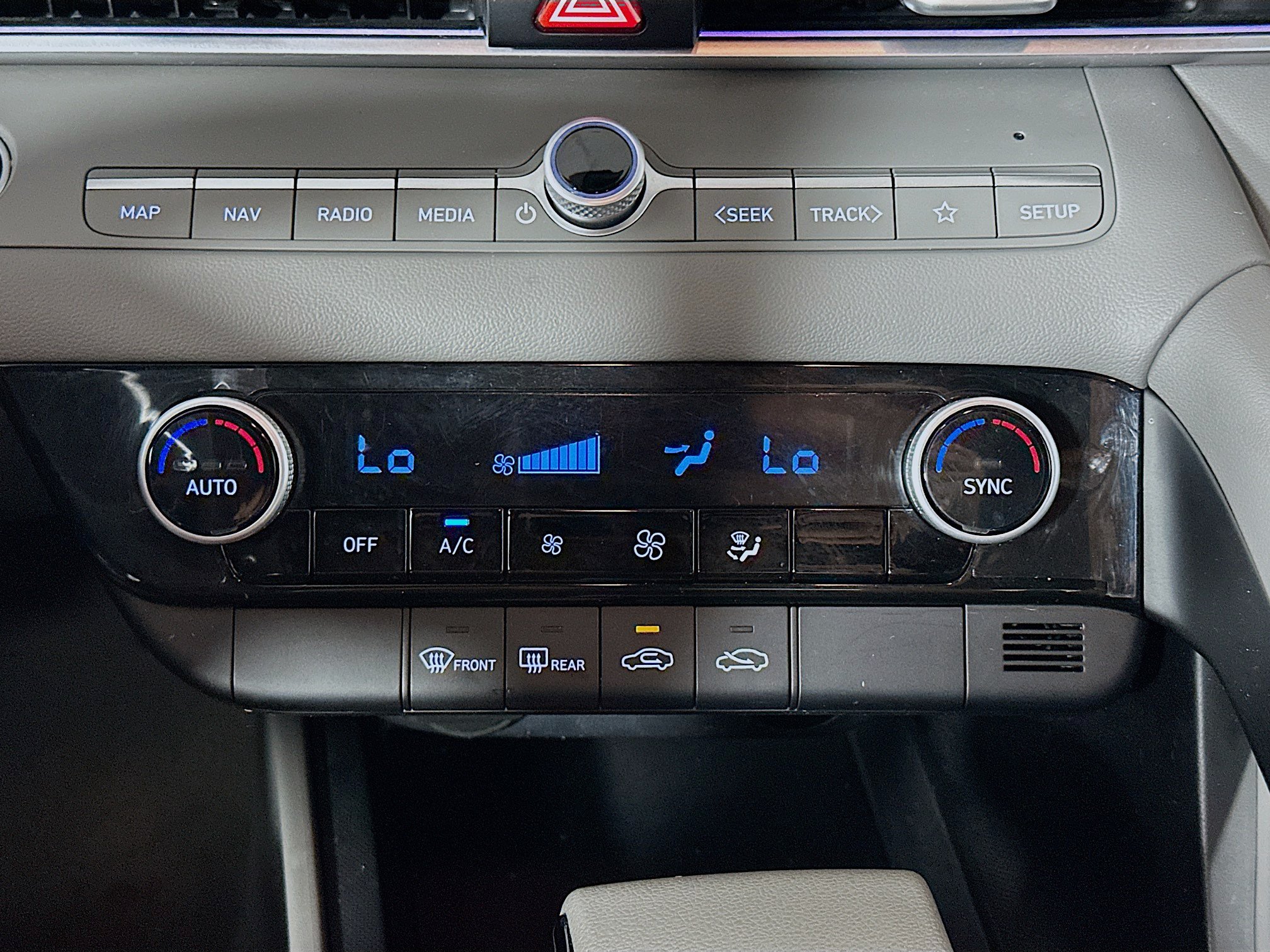 Used 2024 Hyundai Elantra SEL FWD image 24