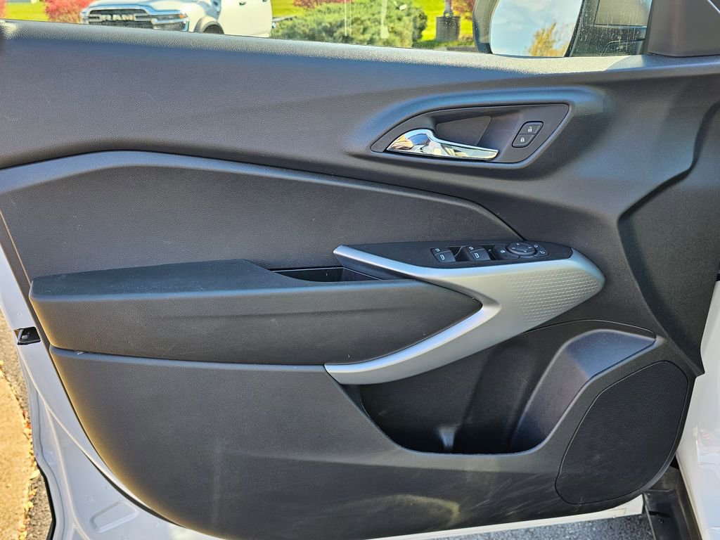 Used 2025 Chevrolet Trax LS image 12