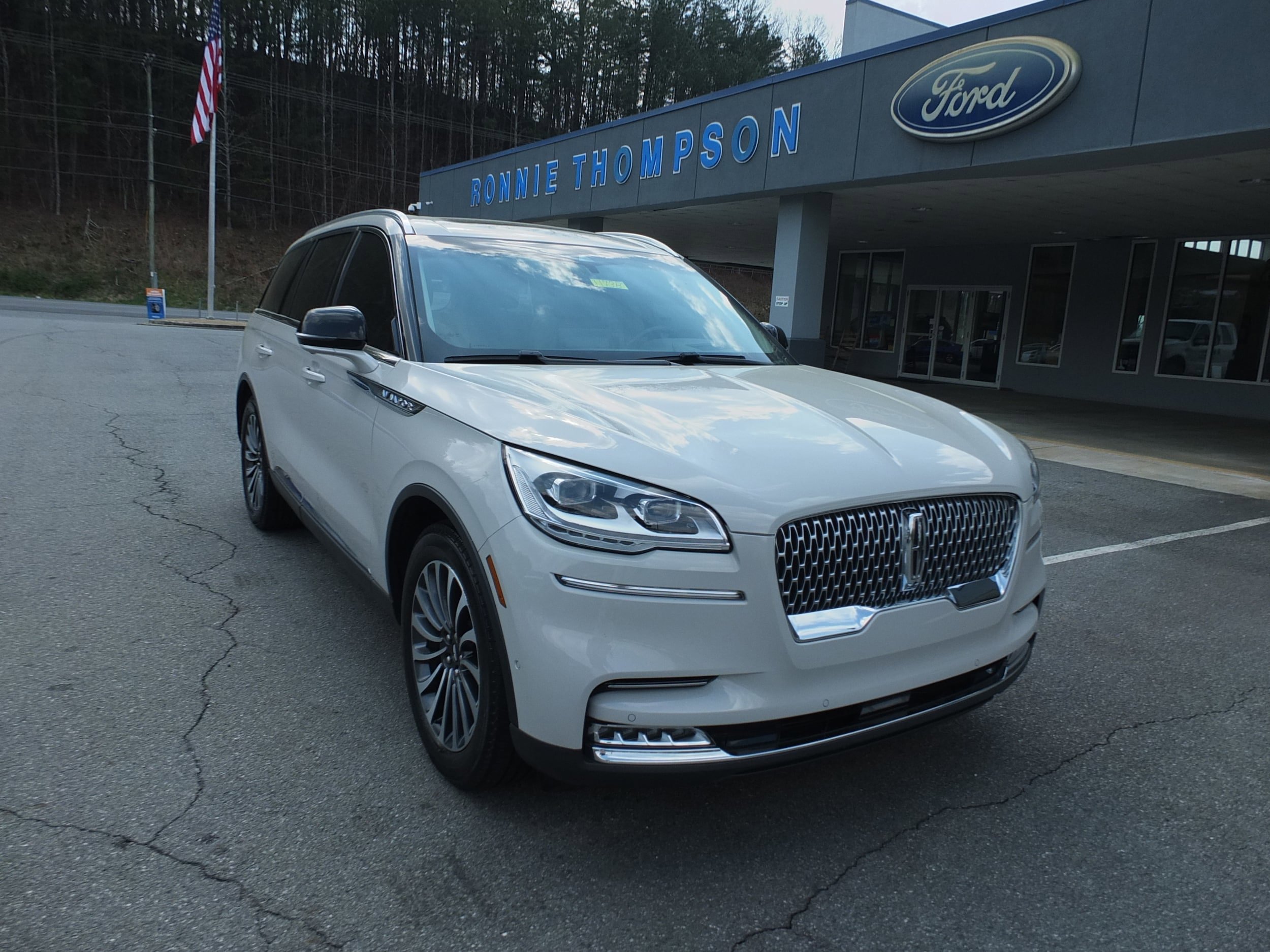 Used 2022 Lincoln Aviator Reserve w/ Equipment Group 201A image 1