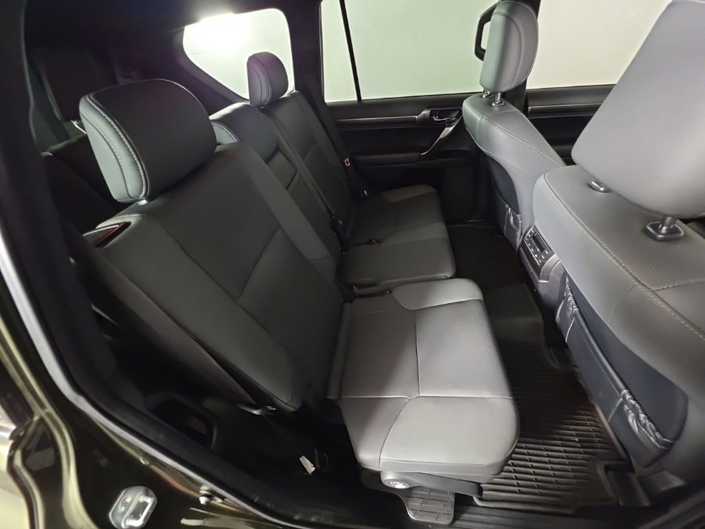 Used 2022 Lexus GX 460 w/ Black Line Special Edition AWD/4WD image 38