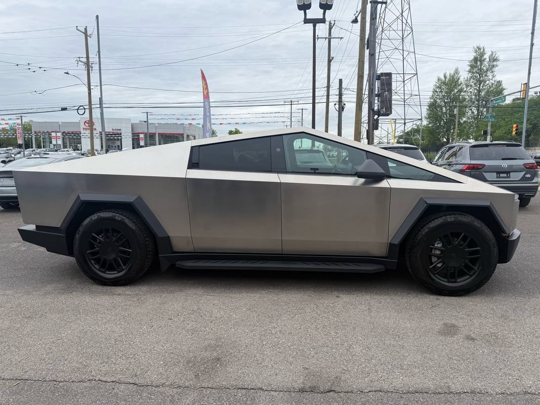 Used 2024 Tesla Cybertruck AWD Crew Cab image 6