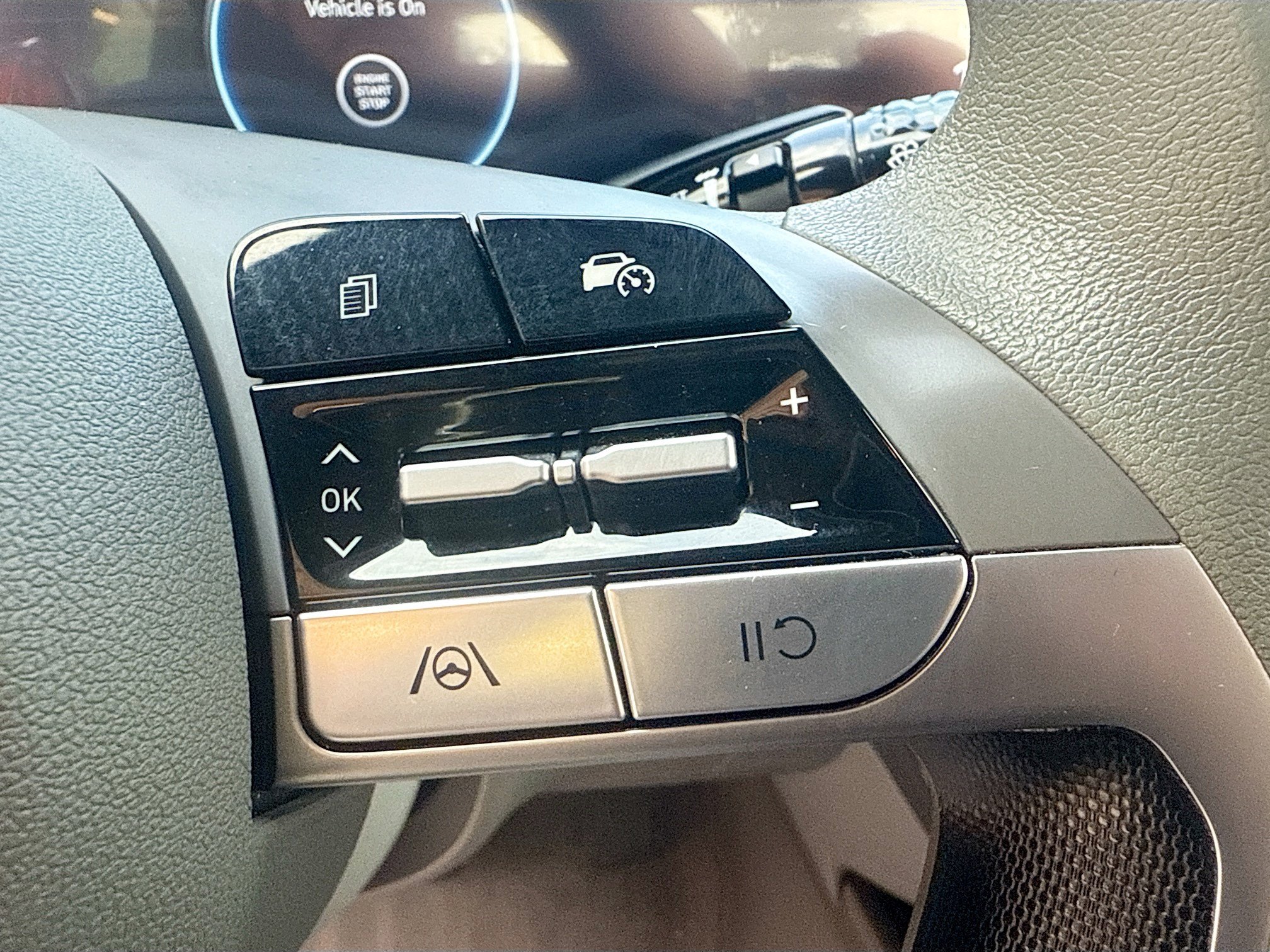 Used 2024 Hyundai Elantra SEL FWD image 36