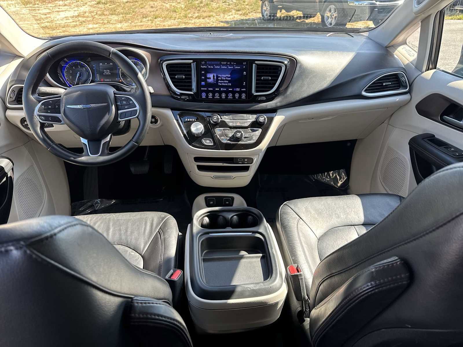 Used 2017 Chrysler Pacifica Touring-L FWD image 15