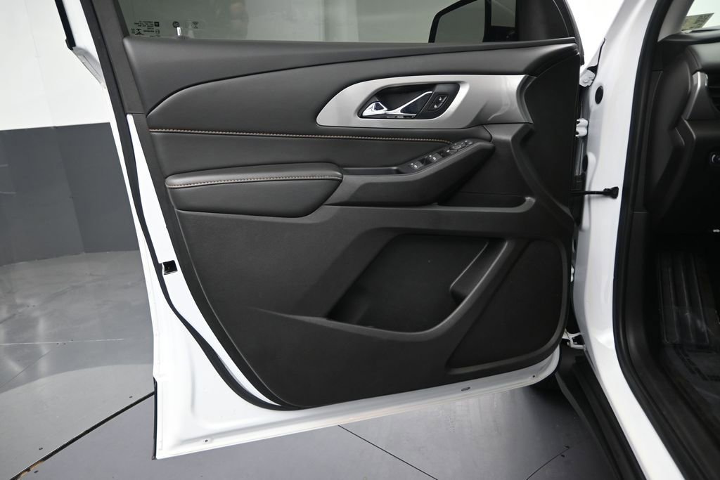 Used 2020 Chevrolet Traverse LT FWD image 11