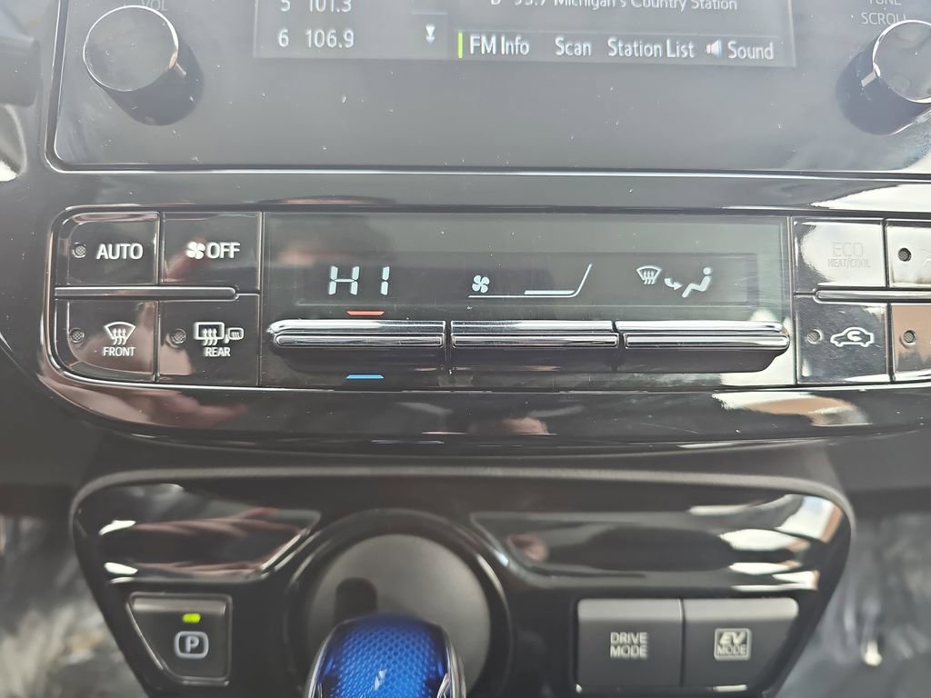 Used 2019 Toyota Prius L Eco image 20