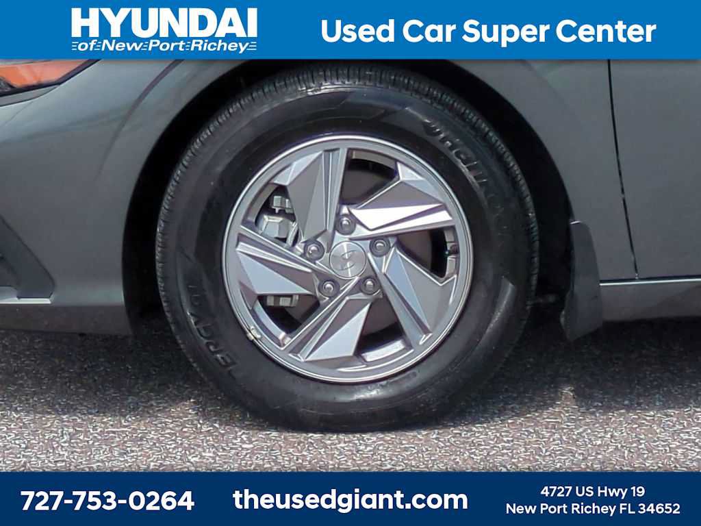 Used 2025 Hyundai Elantra SE FWD image 10