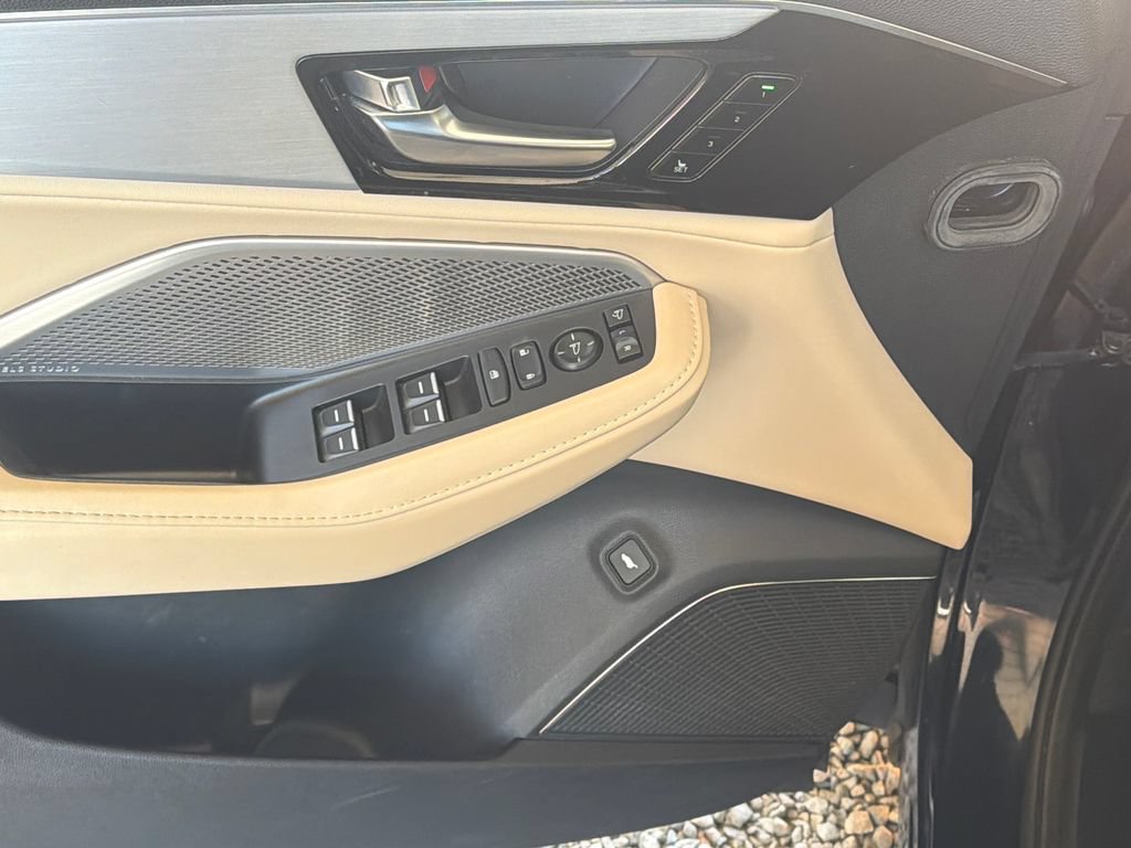 Used 2022 Acura MDX w/ Technology Package FWD image 3