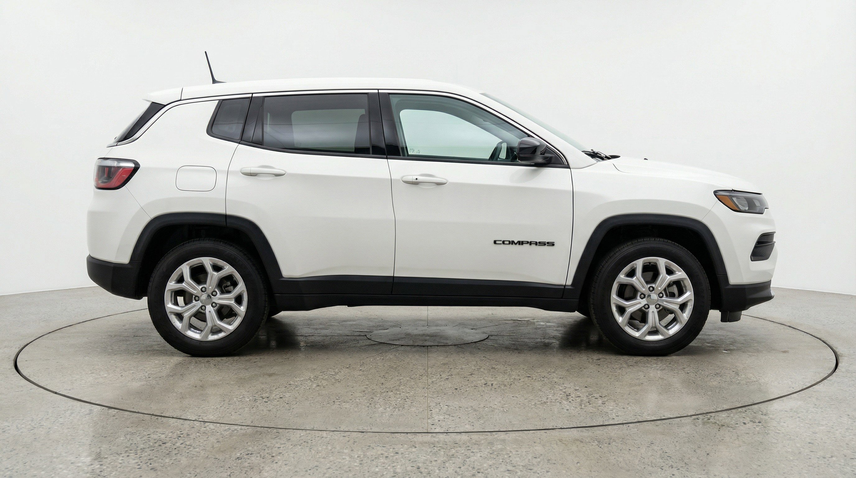 Used 2025 Jeep Compass Latitude image 11