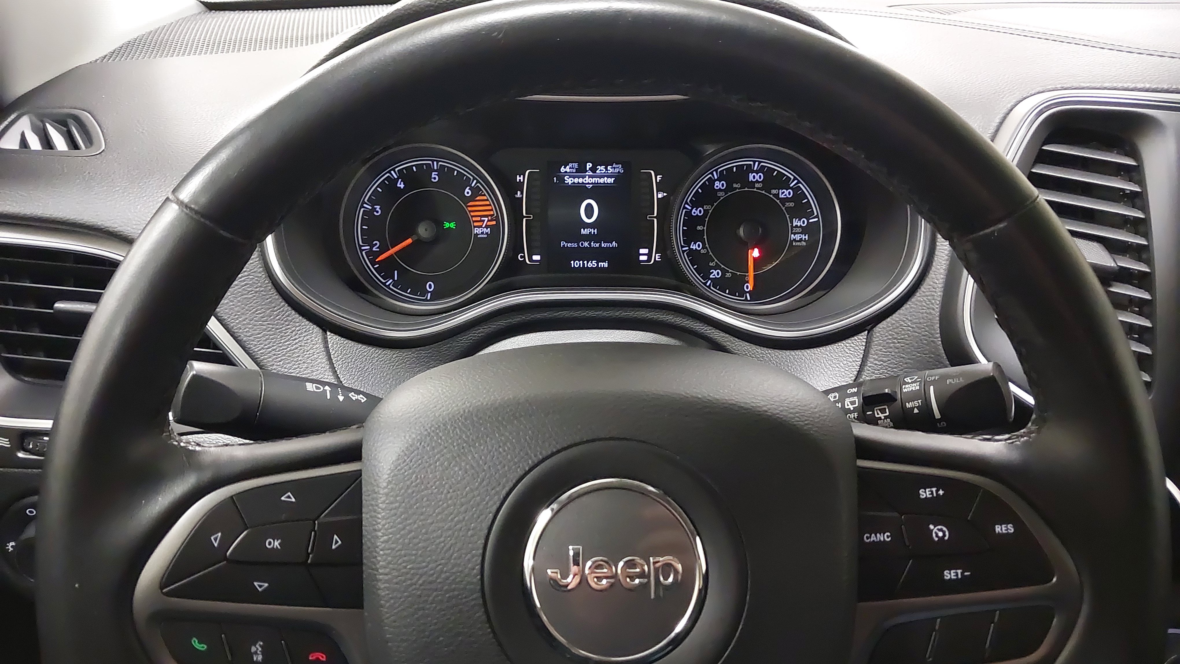 Used 2019 Jeep Cherokee Latitude w/ Cold Weather Group AWD/4WD image 18