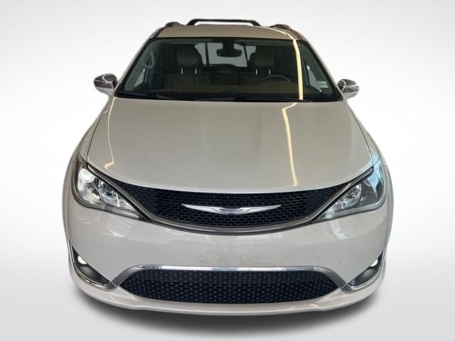 Used 2017 Chrysler Pacifica Limited w/ UConnect Theater Package image 3