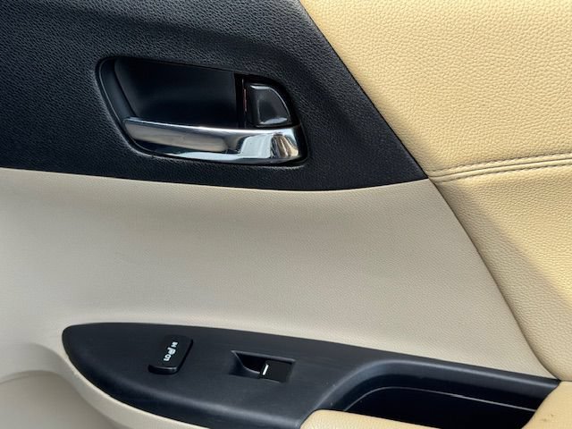 Used 2017 Honda Accord Touring image 22