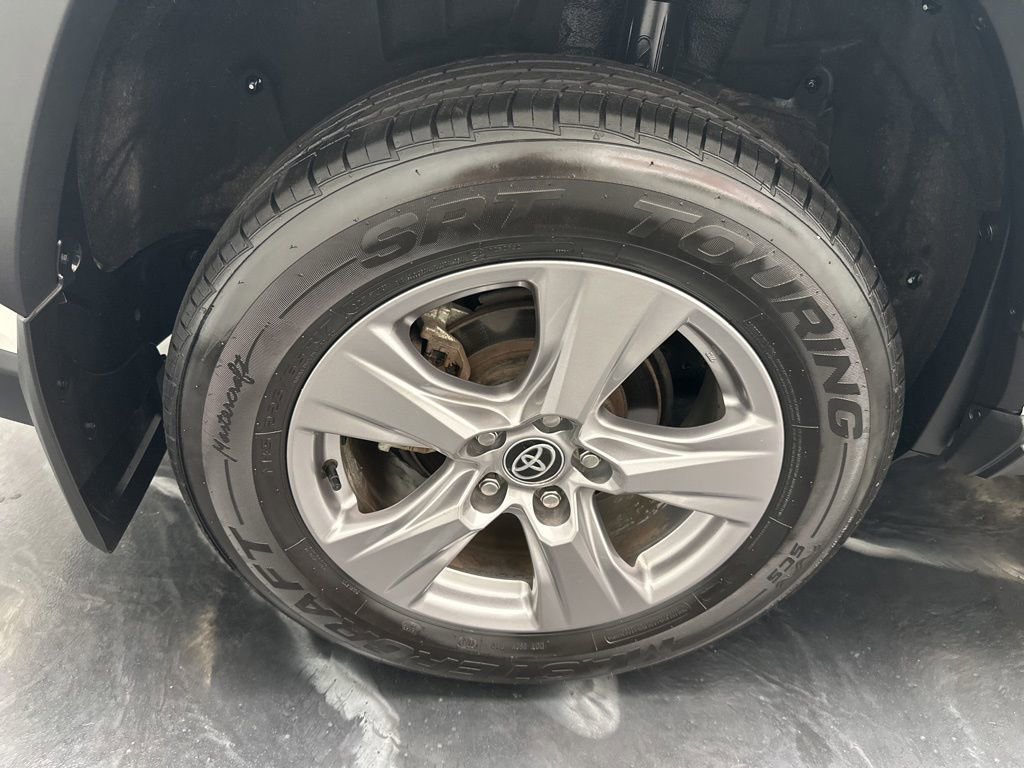 Used 2022 Toyota RAV4 XLE image 30
