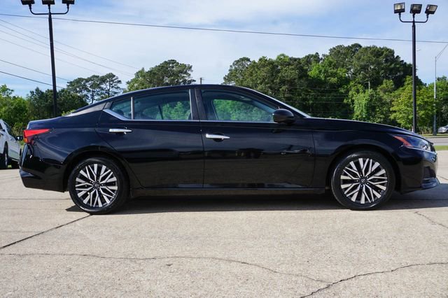 Used 2024 Nissan Altima 2.5 SV FWD image 3