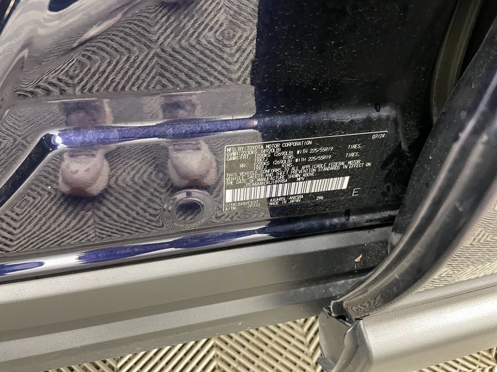 Used 2024 Toyota Venza Limited image 38