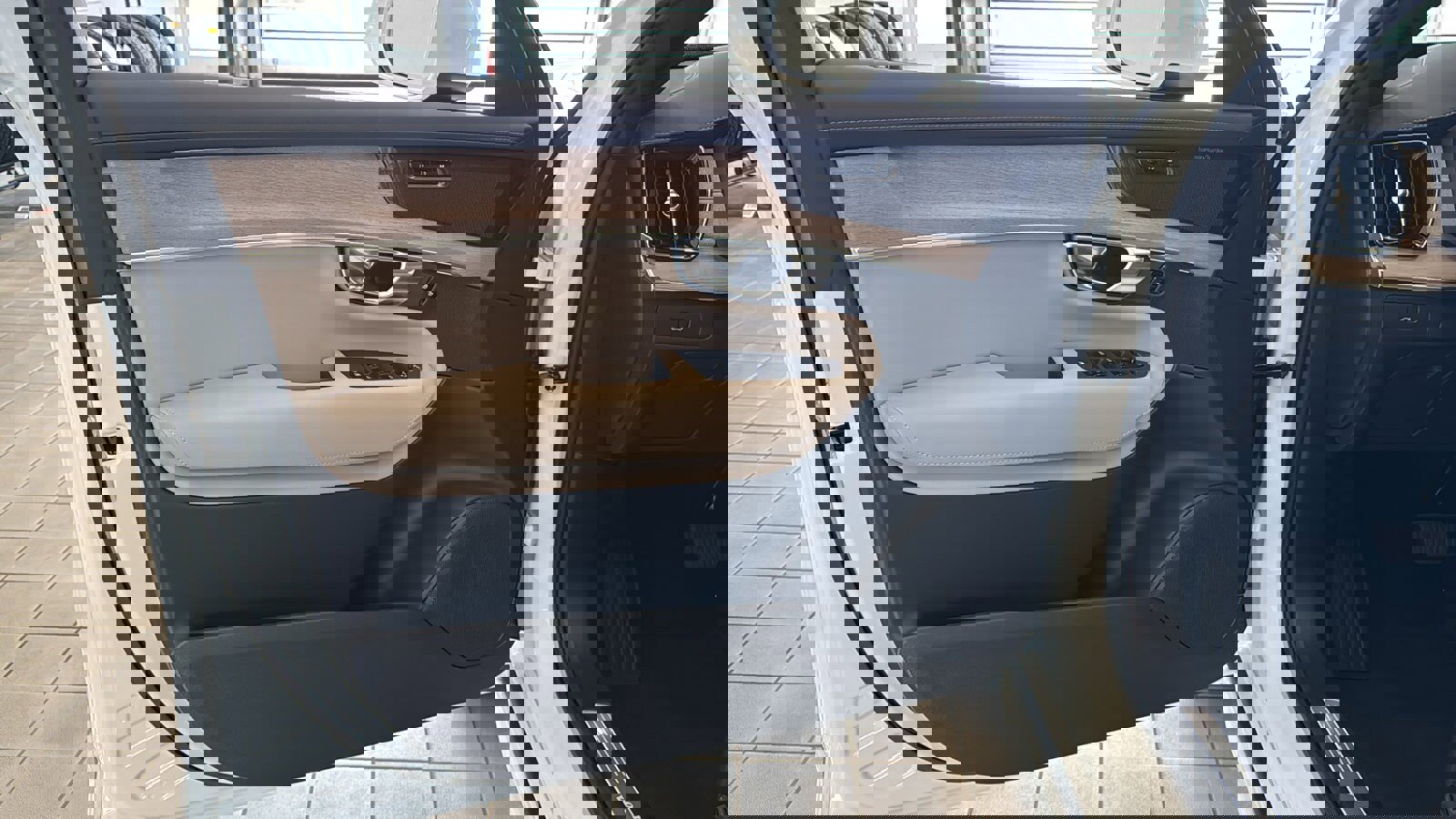 New 2026 Volvo XC90 B6 Plus w/ Protection Package Premier image 21