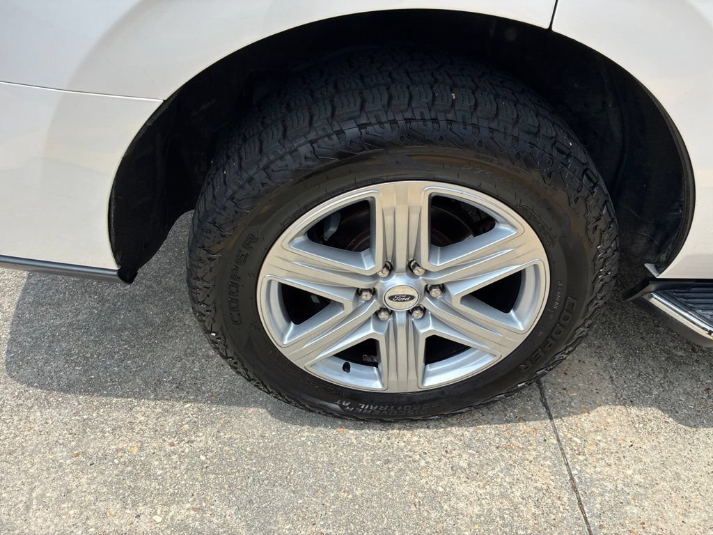 Used 2019 Ford Expedition XLT w/ Equipment Group 202A RWD image 6