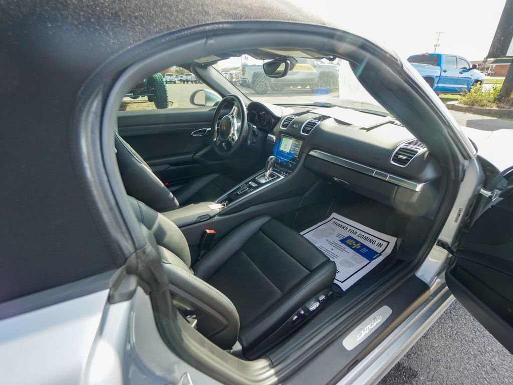 Used 2016 Porsche Boxster image 24