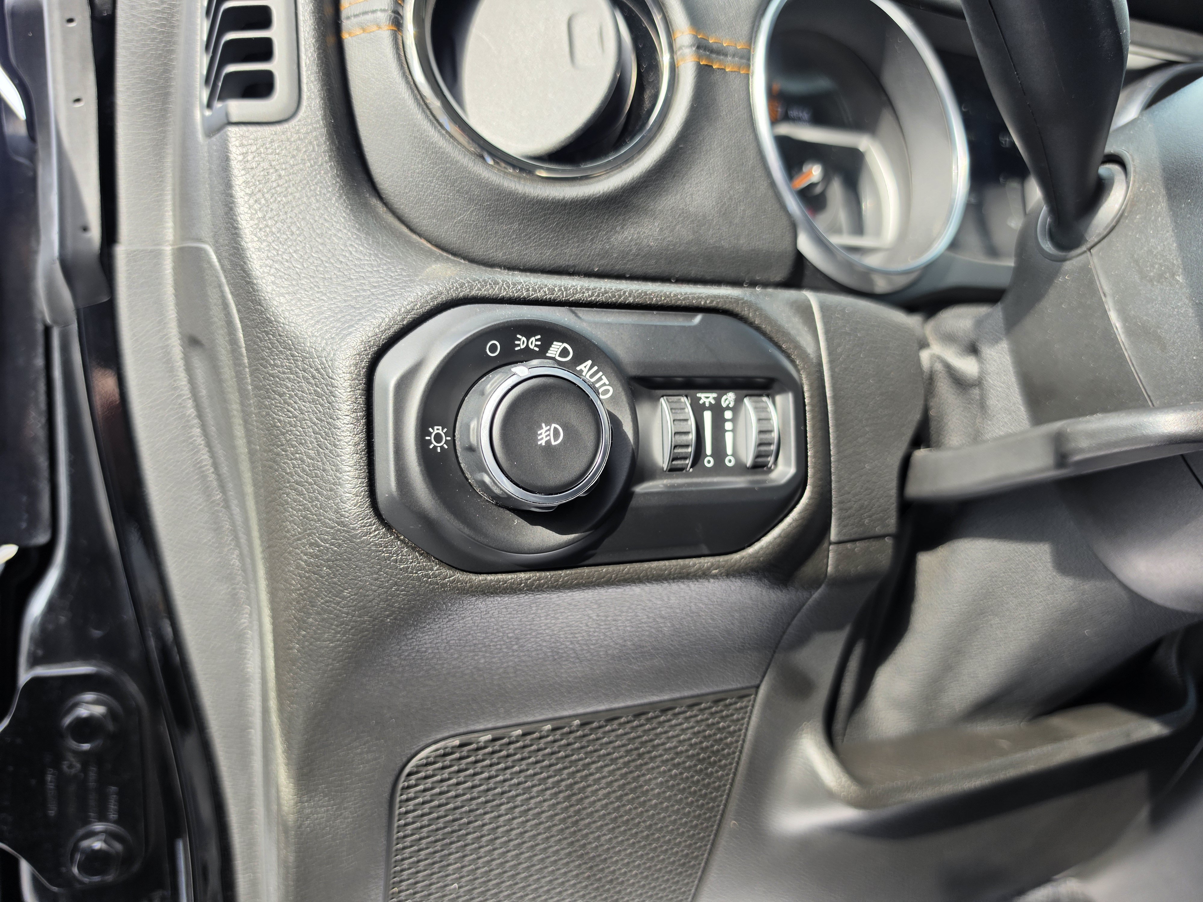 Used 2021 Jeep Wrangler Unlimited Sahara AWD/4WD image 19