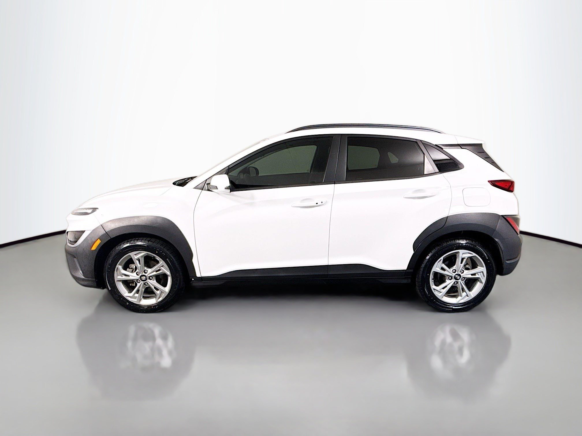 Used 2022 Hyundai Kona SEL FWD image 6