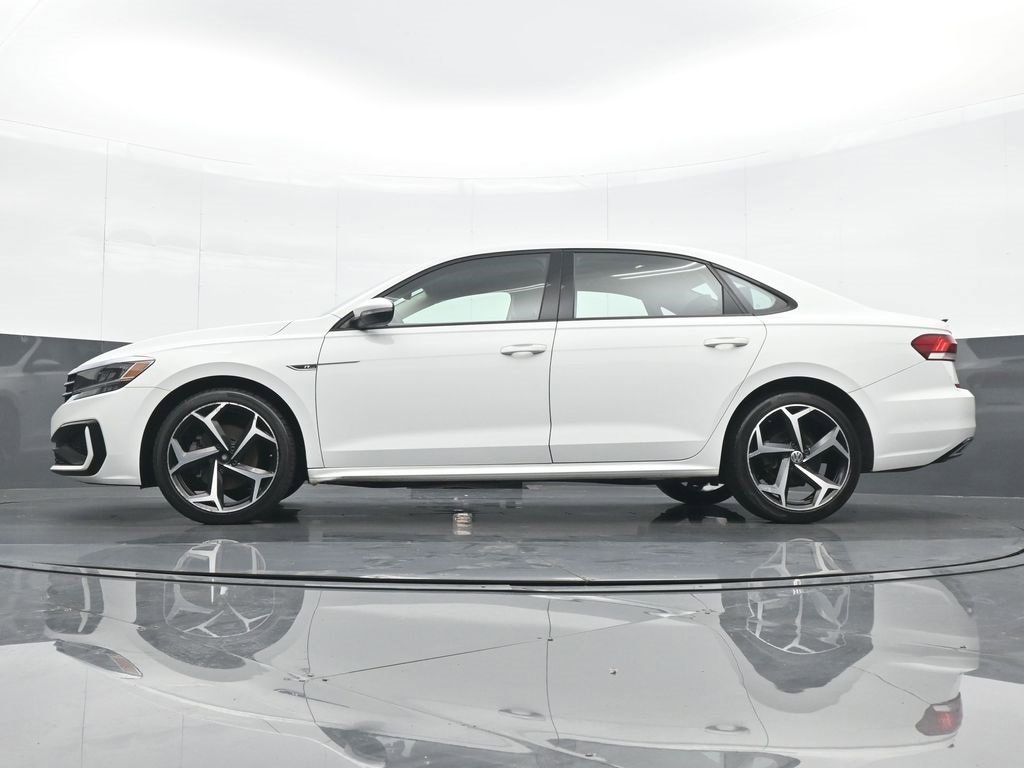 Used 2020 Volkswagen Passat 2.0T R-Line image 18